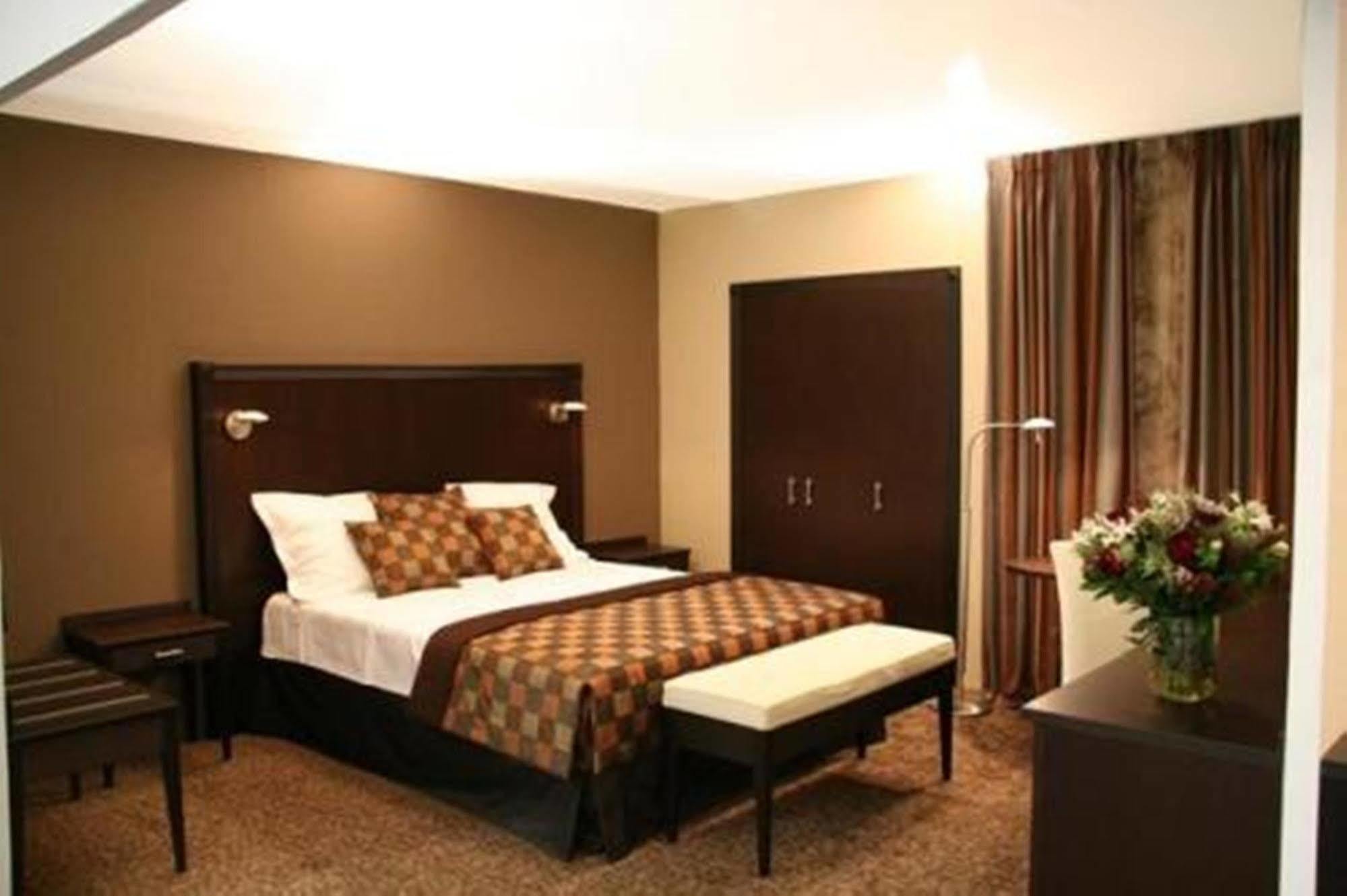 Hotel Malon Leuven Bagian luar foto